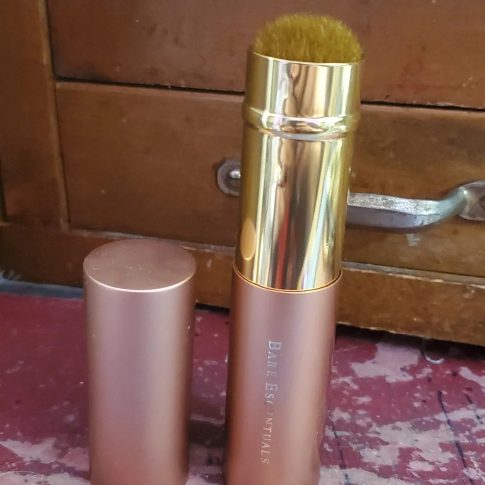 Bare Escentuals Retractable Face Application Brush. AG